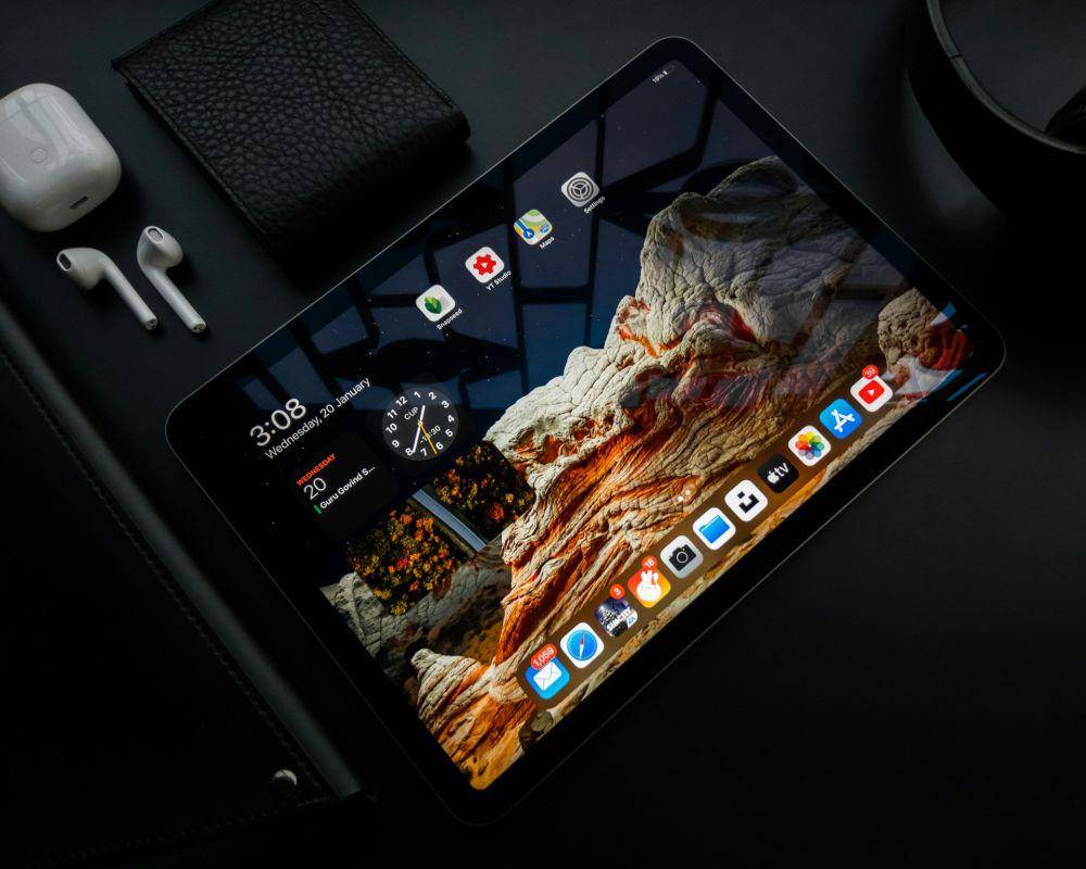 Apple iPad Air (unsplash.com/Sayan Majhi)