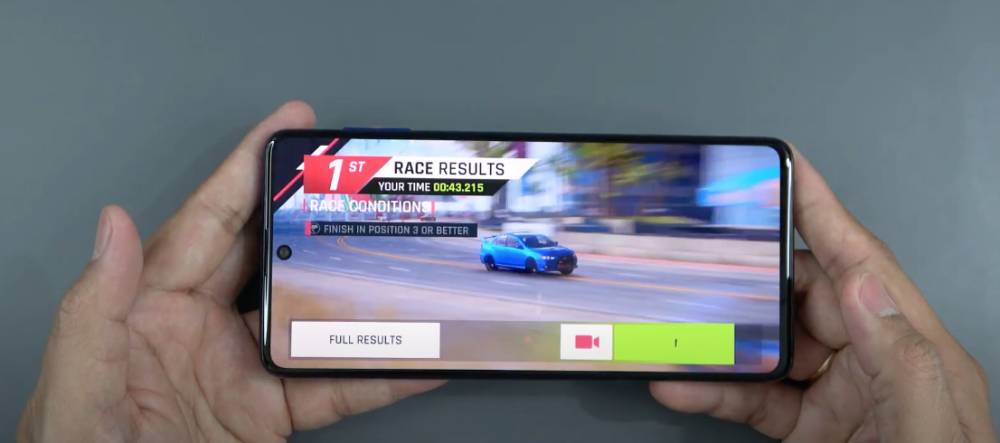 Samsung Galaxy M62 bila dioperasikan saat gaming (youtube.com/Vy Vo Xuan)