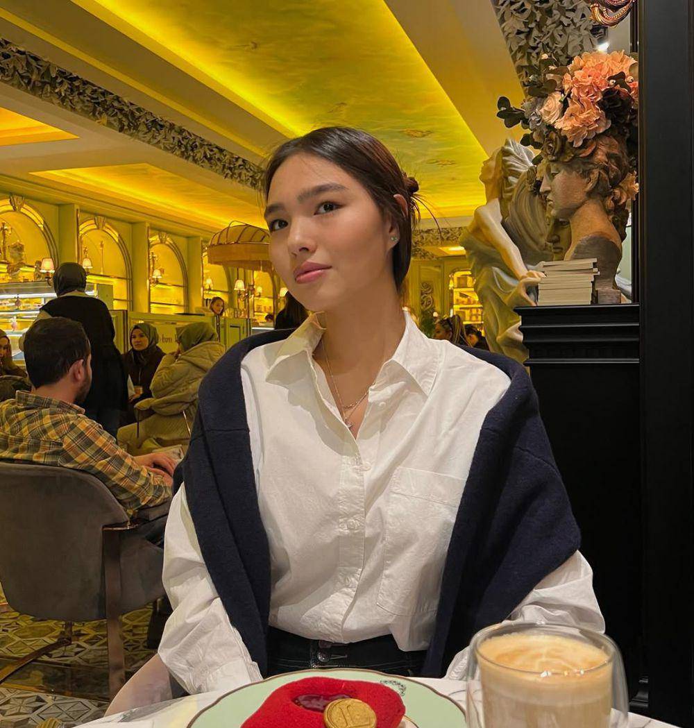 Potret Miss Universe Kazakhstan 2025, Dana Almasova (instagram.com/almassshine)