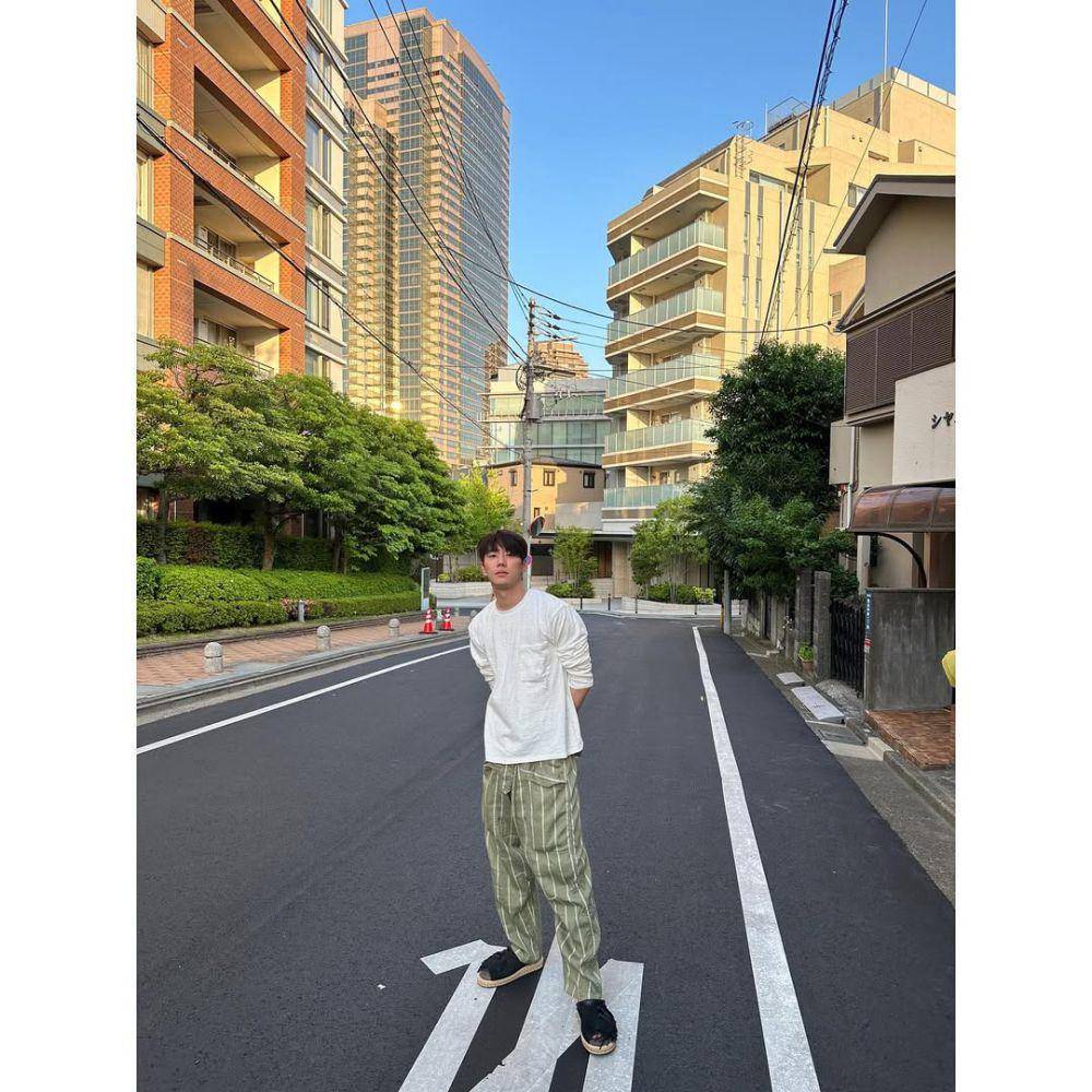 outfit street style kekinian ala Lee Jun Young (instagram.com/real_2junyoung)