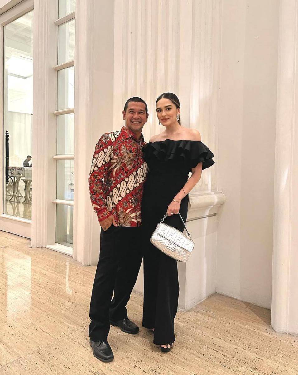 OOTD Couple ala Yasmine Wildblood dan Suaminya (instagram.com/yaswildblood)