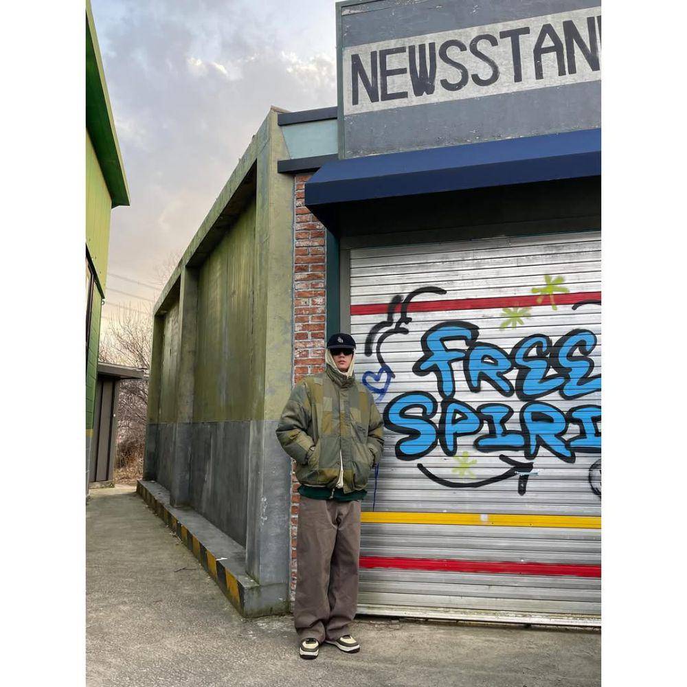 outfit street style kekinian ala Lee Jun Young (instagram.com/real_2junyoung)
