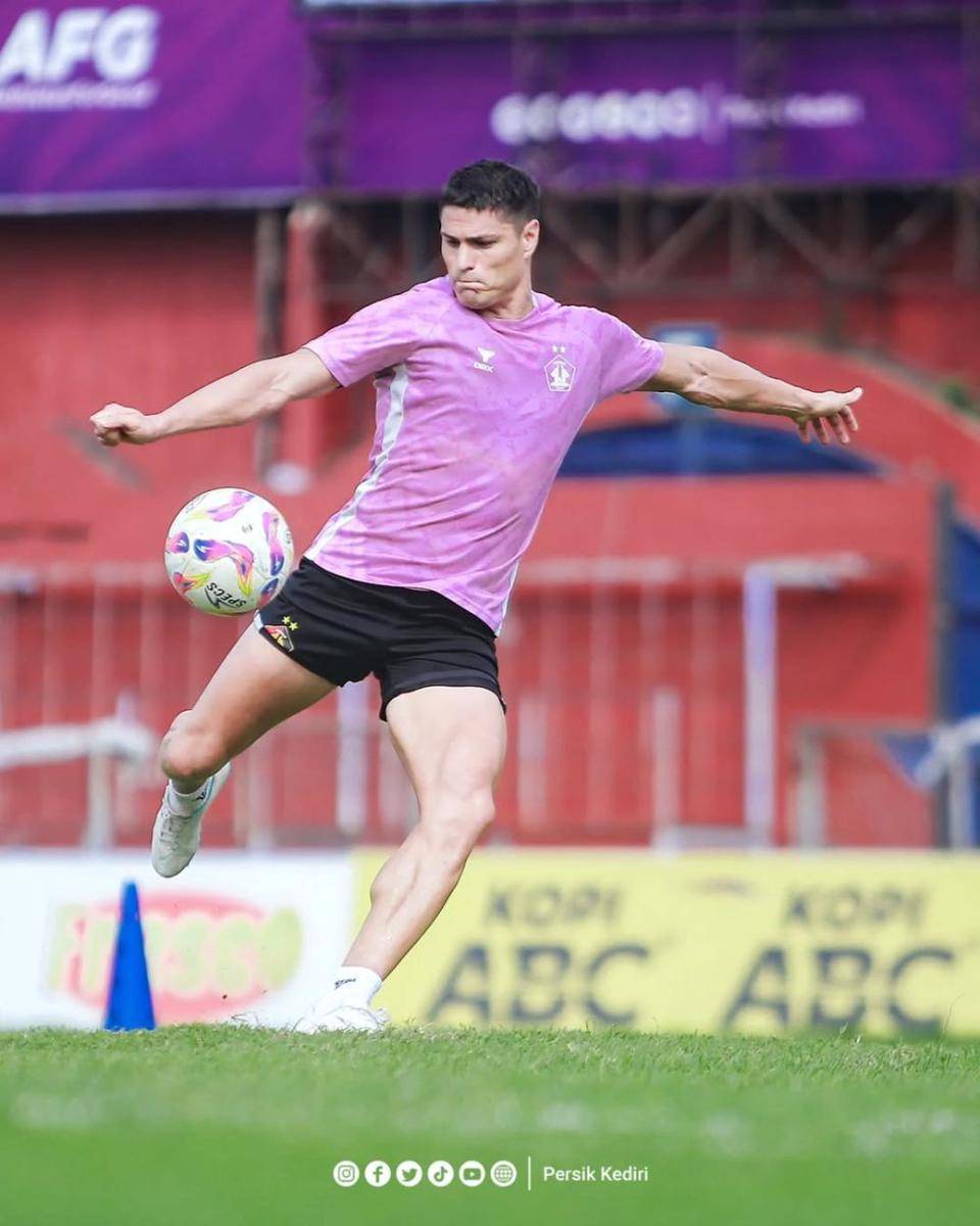 Pemain Persik Kediri saat berlatih. Instagram.com/persikfcofficial