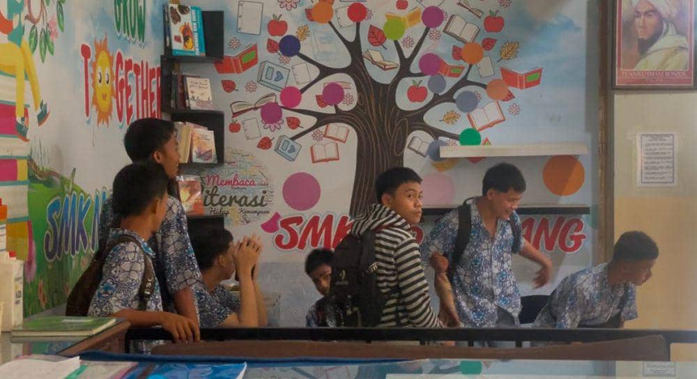 Siswa kelas 12 SMKN 5 Padang menunggu kepastian dari sekolah terkait pendaftaran SNBP (Foto: IDN Times/Halbert Caniago)