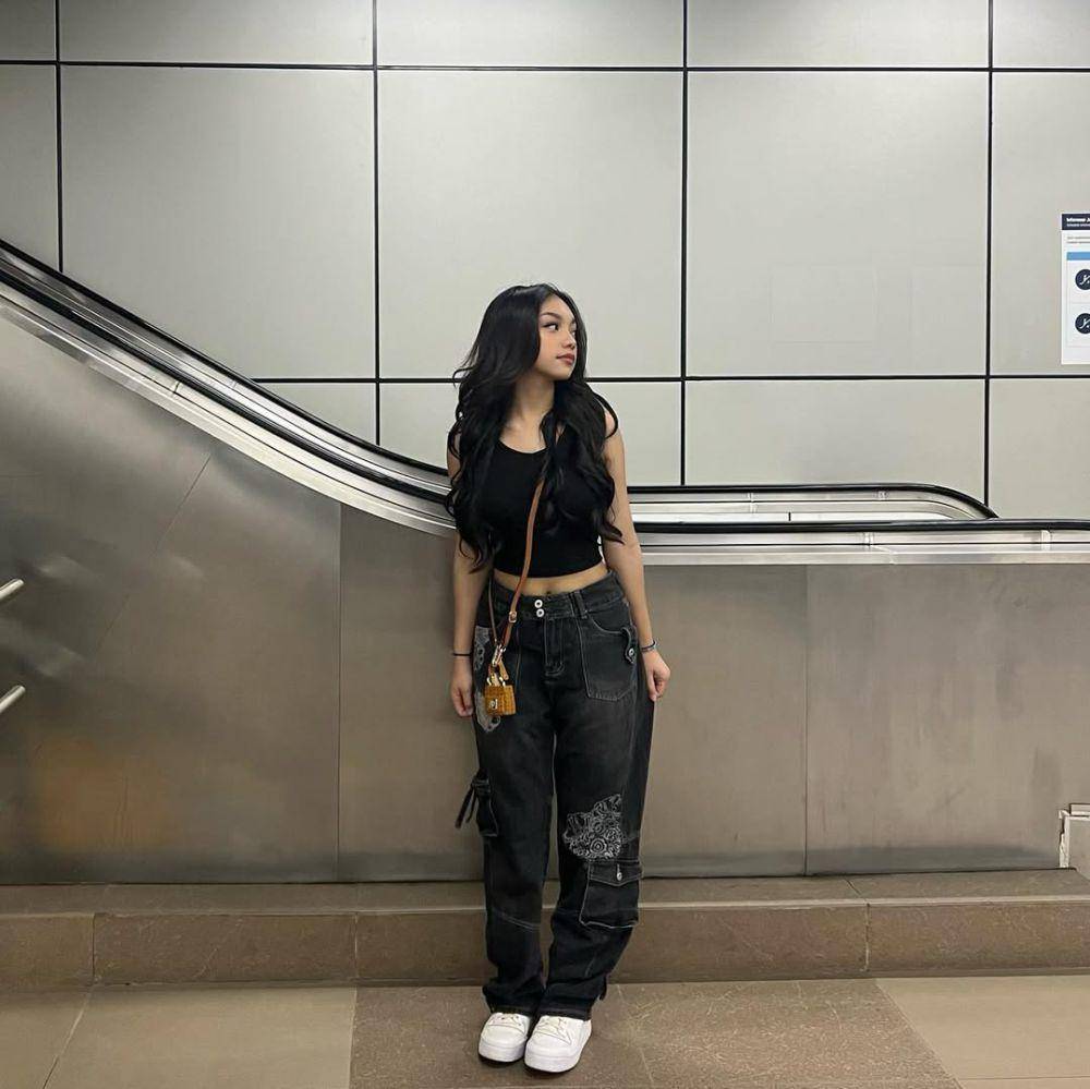 padu padan clean outfit ala gen z (instagram.com/naura.ayu)