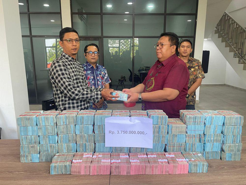 Kejati Kepri Terima Pengembalian Uang Rp3 M dari Tersangka Korupsi