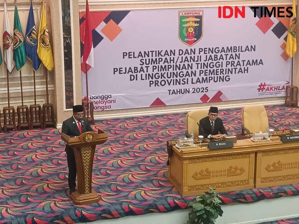 Pelantikan 12 Pejabat Pimpinan Tinggi Pratama hasil uji kompetensi di lingkungan Pemprov Lampung, Jumat (7/2/2025). (IDN Times/Tama Yudha Wiguna).
