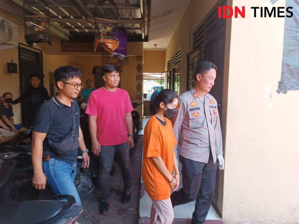 Ungkap kasus pencuri kalung emas 20 gram oleh pelaku IRT di Bandar Lampung. (IDN Times/Tama Yudha Wiguna).