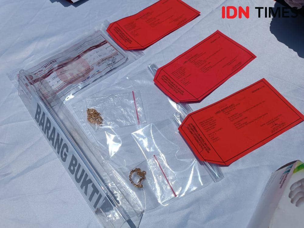 Ungkap kasus pencuri kalung emas 20 gram oleh pelaku IRT di Bandar Lampung. (IDN Times/Tama Yudha Wiguna).