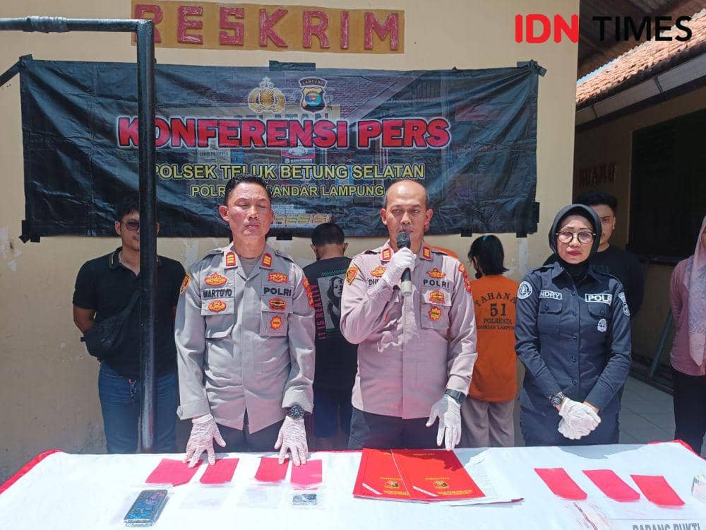 Ungkap kasus pencuri kalung emas 20 gram oleh pelaku IRT di Bandar Lampung. (IDN Times/Tama Yudha Wiguna).