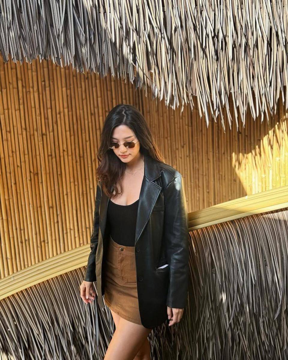 potret ide OOTD pakai coat blazer ala Marie Broenner (instagram.com/marie_broenner)