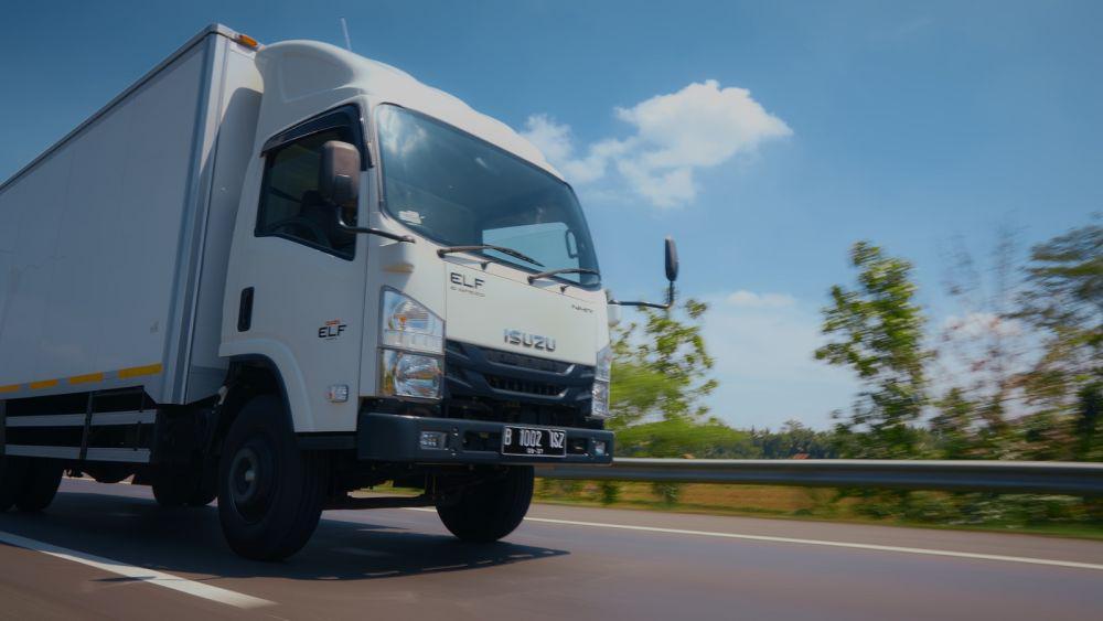 Unik, Konsumen Isuzu Beli Truk Pakai Uang Koin