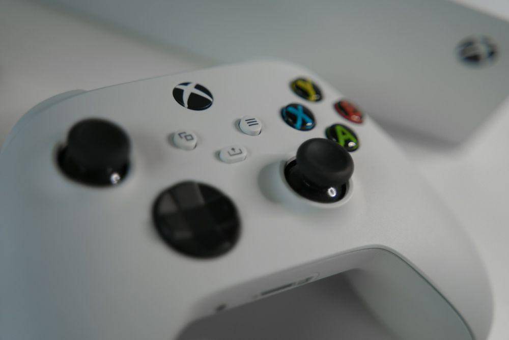 Xbox Series S (unsplash.com/@photoloni)