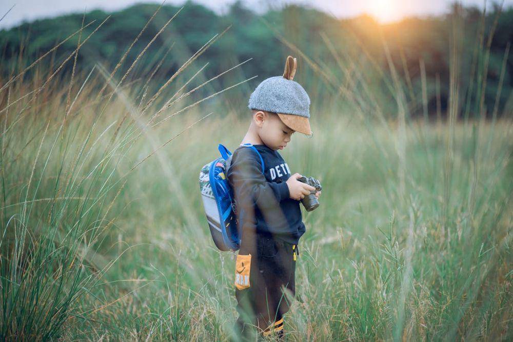 Potret anak kecil mendaki (pexels.com/@soldiervip)