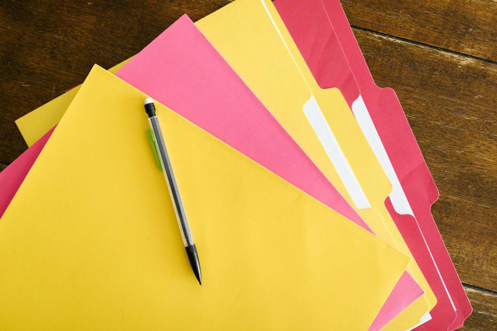 ilustrasi dokumen dan pulpen (pexels.com/RDNE Stock project)