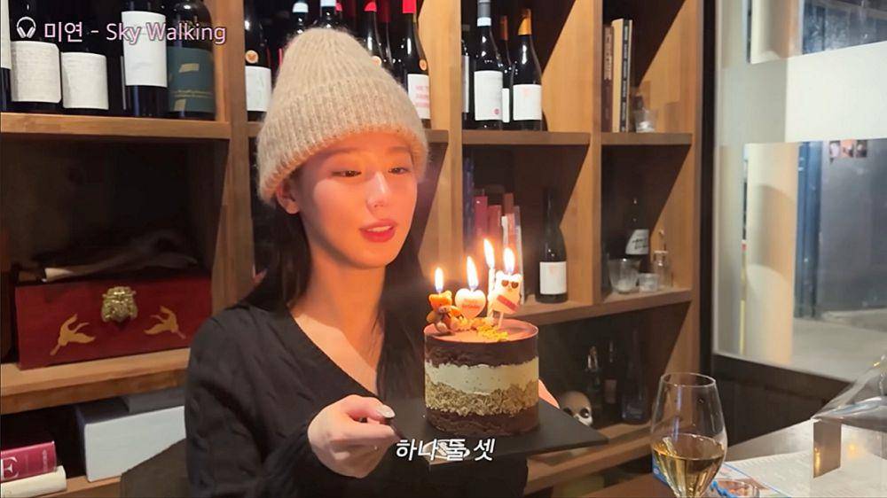 momen perayaan ulang tahun Miyeon (G)I-dle yang ke-28 (dok. YouTube/ Miyeon Zip)