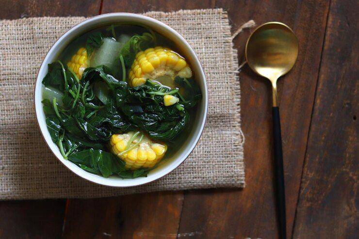 Potret sayur bayam (freepik.com/dewiambarwati)