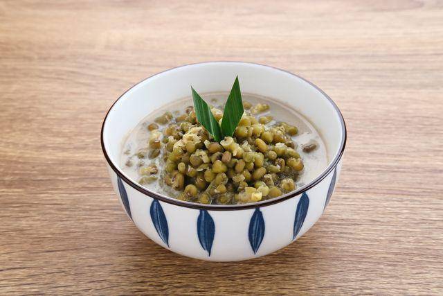 Ilustrasi bubur kacang hijau (vecteezy.com/tyasindayanti)