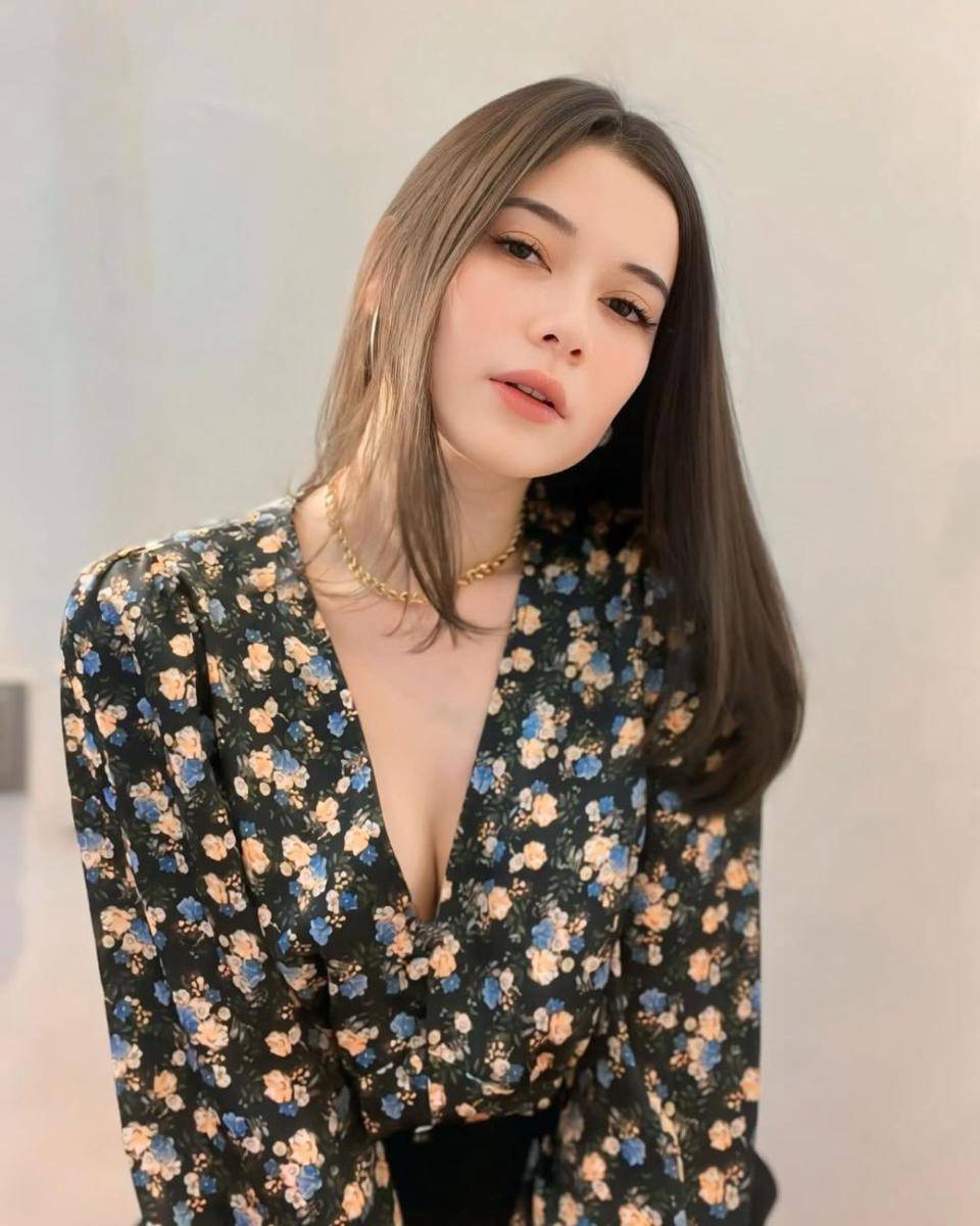 Gaya Makeup Iris Wulur (instagram.com/iriswullur_)