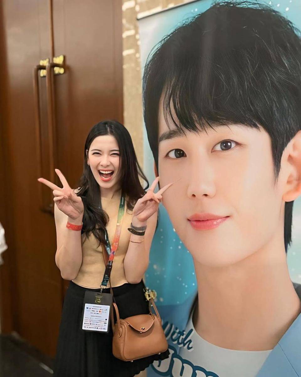 Gaya Makeup Iris Wulur (instagram.com/iriswullur_)