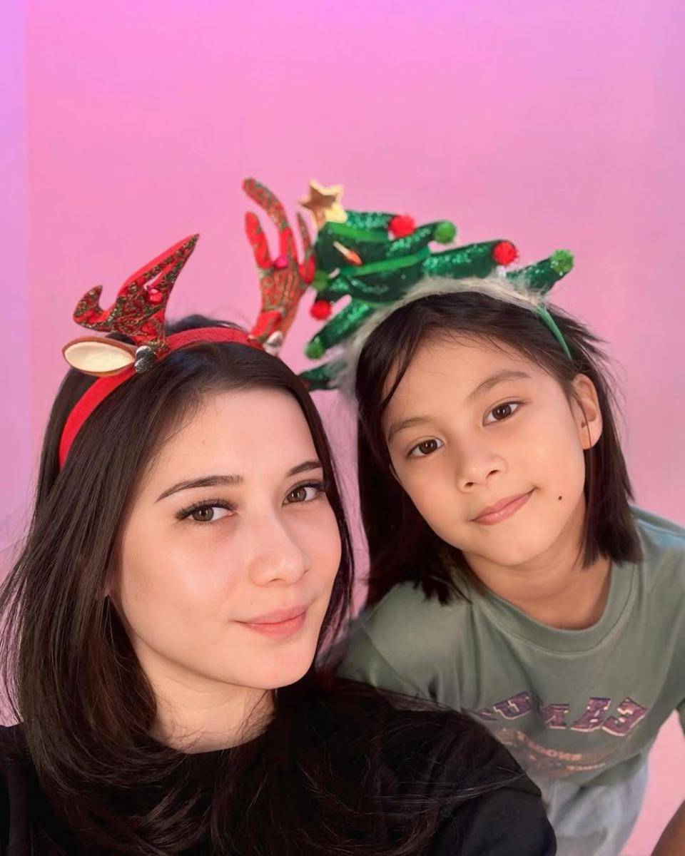 Gaya Makeup Iris Wulur (instagram.com/iriswullur_)