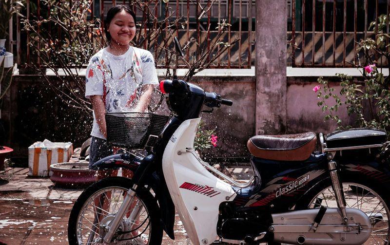 Apakah Boleh Cuci Motor Pakai Air Hujan? Begini Faktanya