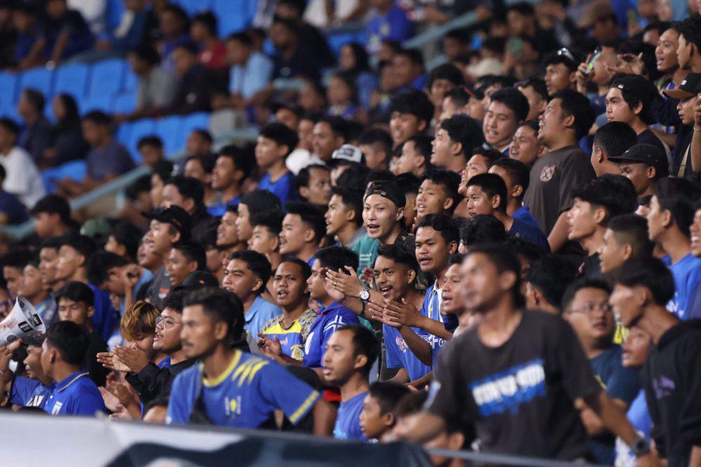Suporter diminta untuk mematuhi peraturan selama berada di dalam Stadion Batakan. (Dok. Istimewa)
