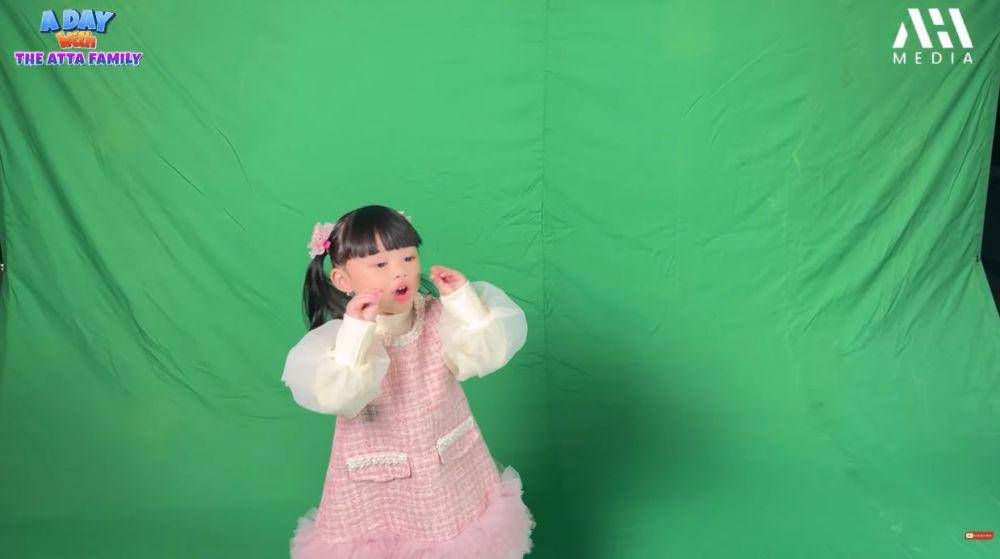 Ameena syuting video klip (YouTube.com/AH 2 - AHHA MEDIA)