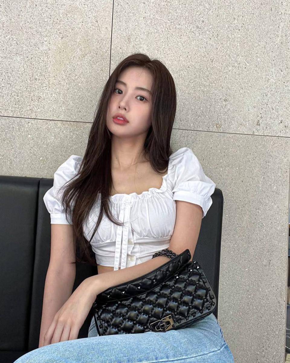 Kang Hye Won (instagram.com/hyemhyemu)