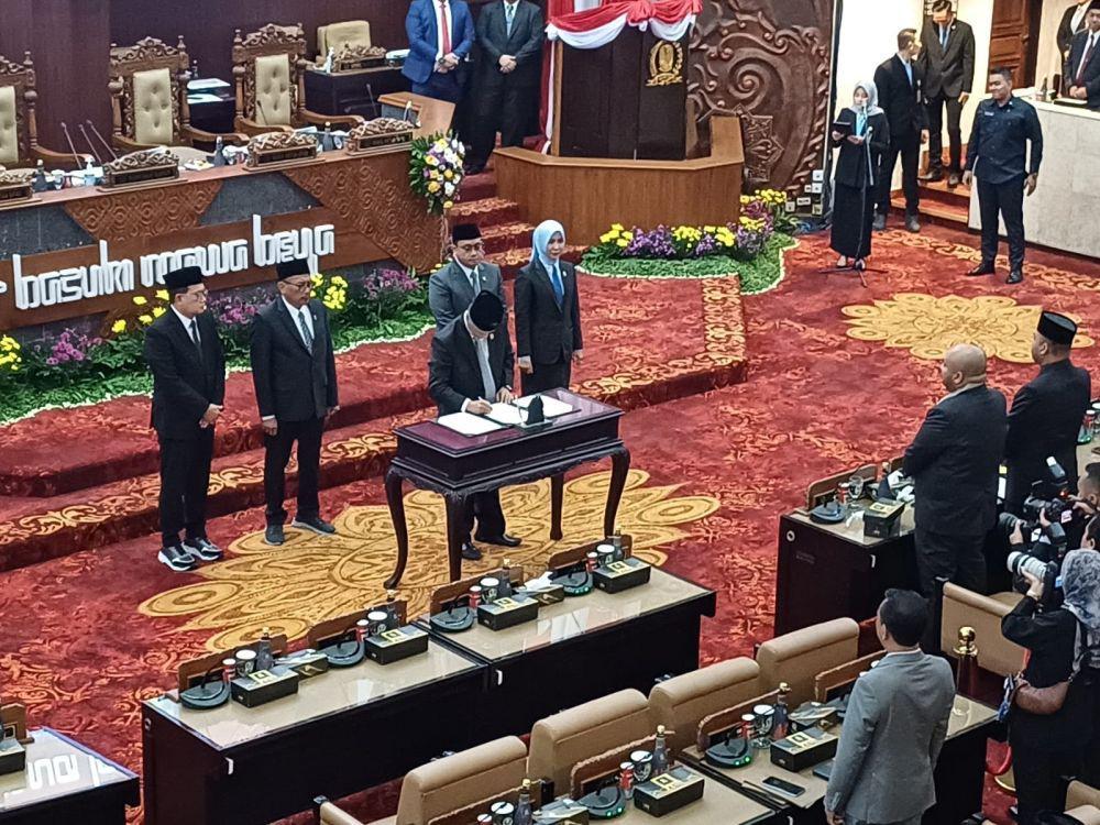 Efisiensi Anggaran, Kunker Luar Negeri Legislator Jatim Dibatasi