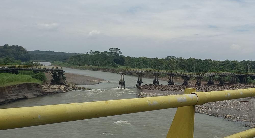Jembatan Srandakan Lama Runtuh, Tidak Ada Korban Jiwa