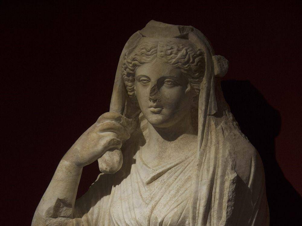 Selene (commons.wikimedia.org/Dosseman)