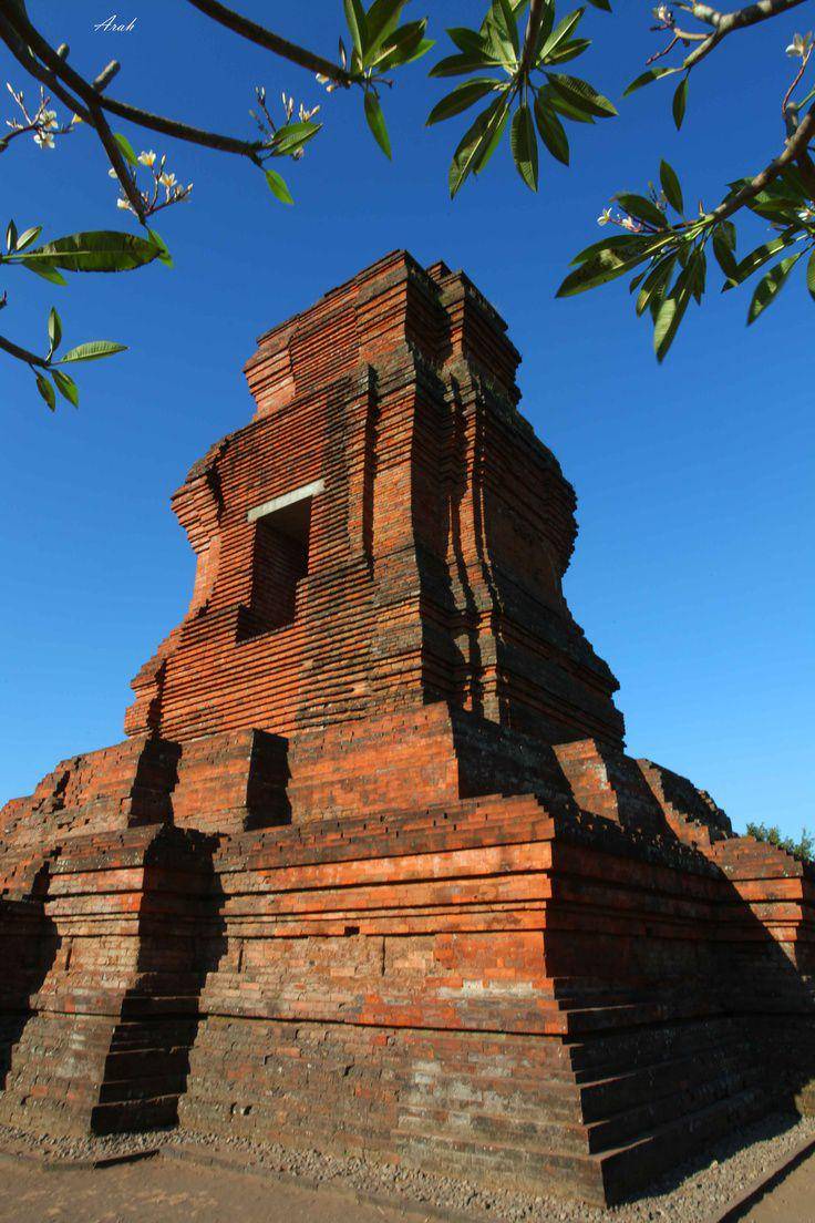 Candi Brahu (Pinterest/Aditya Rahman)
