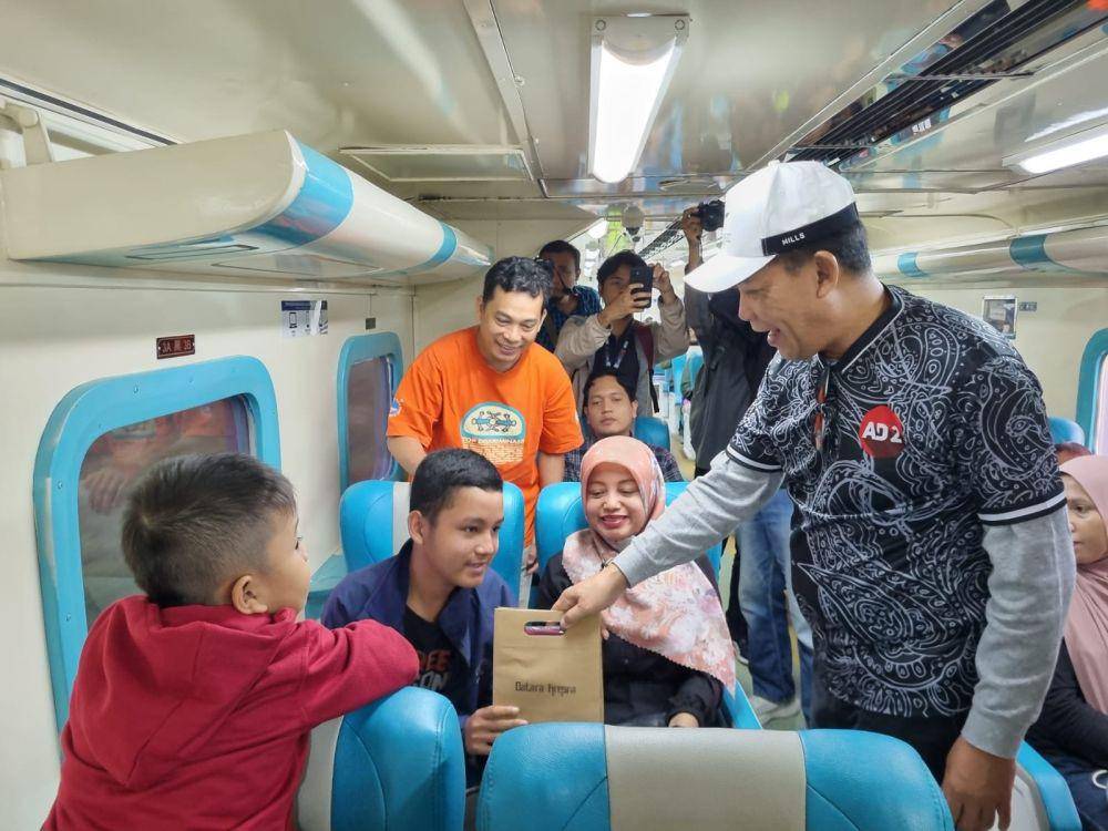 Walikota Solo, Teguh Prakosa menjajal KA Batara Kresna. (Dok/Istimewa)