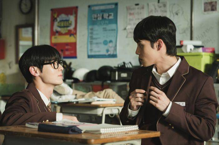 cuplikan Hwang Min Hyun dan Lee Jong Hyun di drakor Study Group (dok. TVING/Study Group)