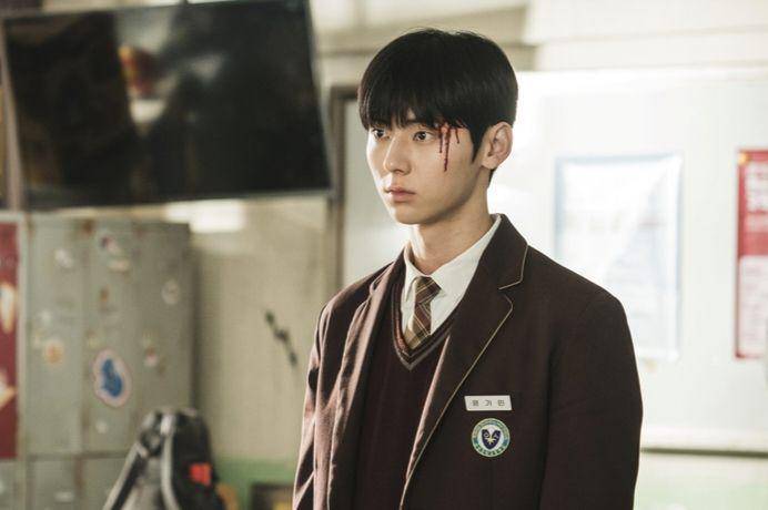 cuplikan Hwang Min Hyun di drakor Study Group (dok. TVING/Study Group)