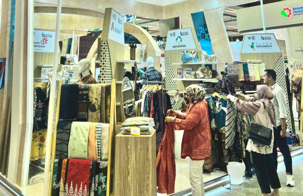 Produk booth Rumah BUMN di Pameran Inacraft 2025 (dok.Inalum)