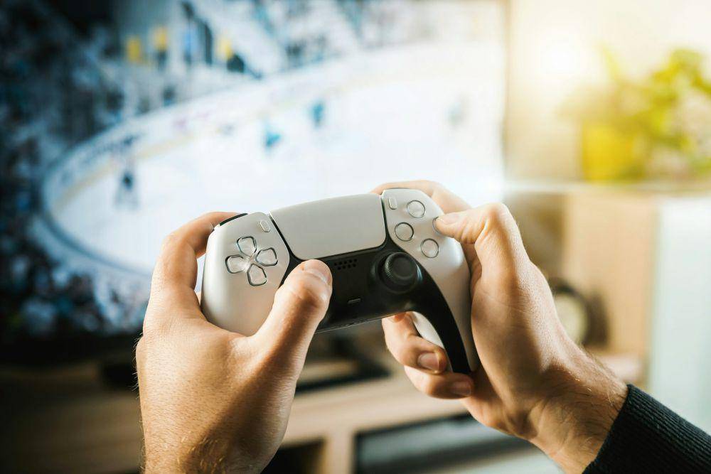 potret bermain game (unsplash.com/@jeshoots)