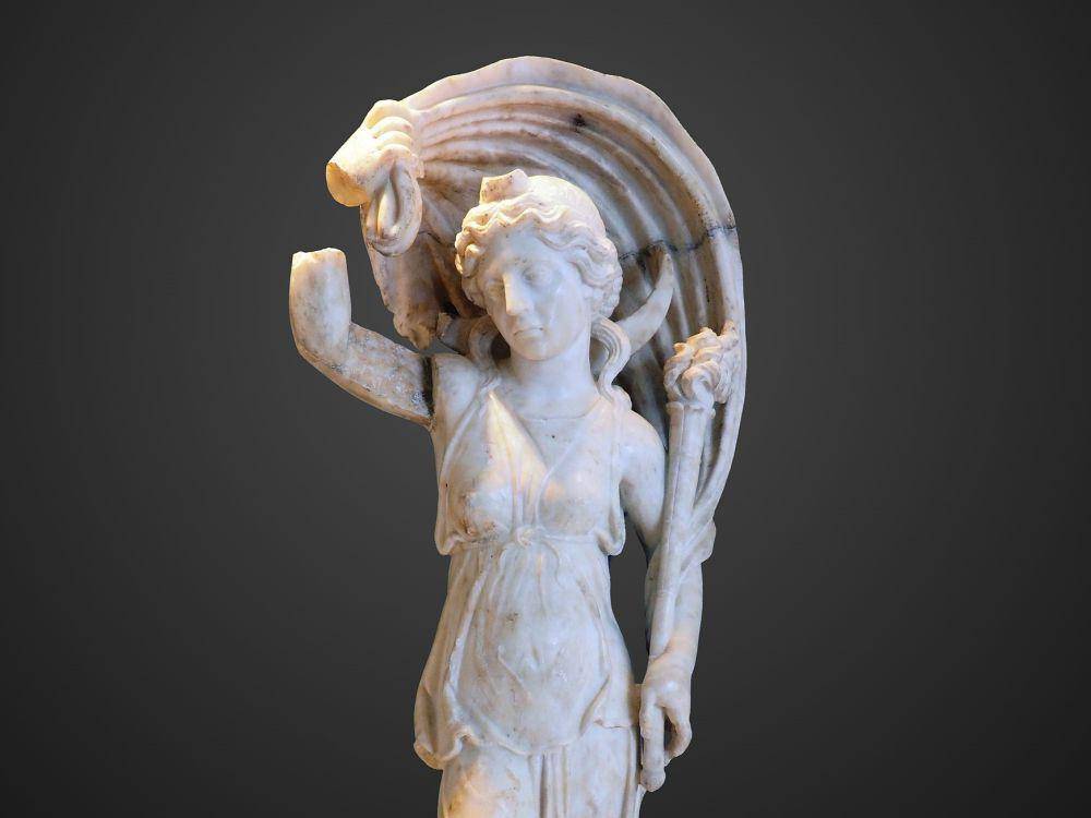 Luna (commons.wikimedia.org/Rama)