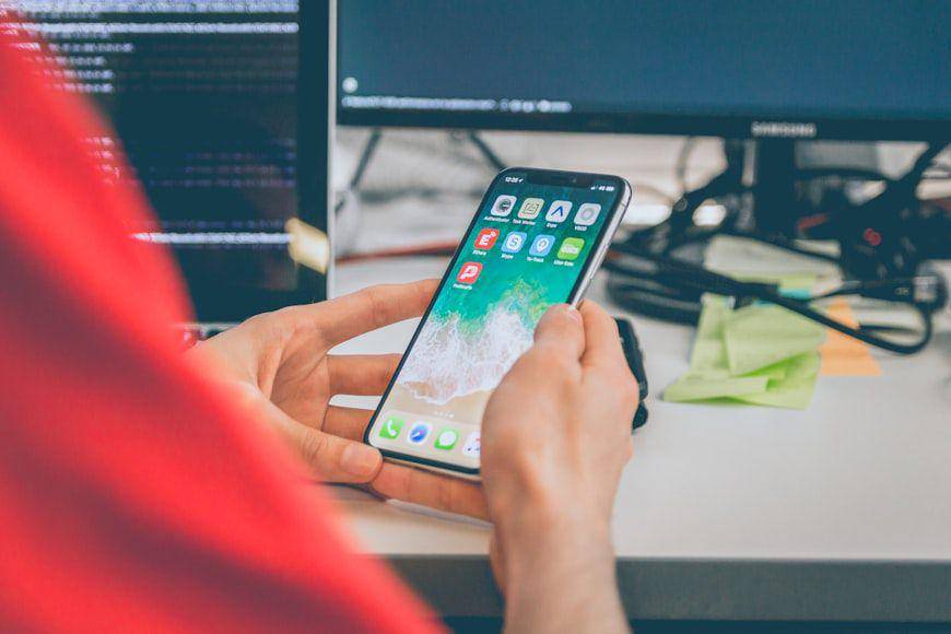 Ilustrasi handphone (unsplash.com/Alvaro Reyes)