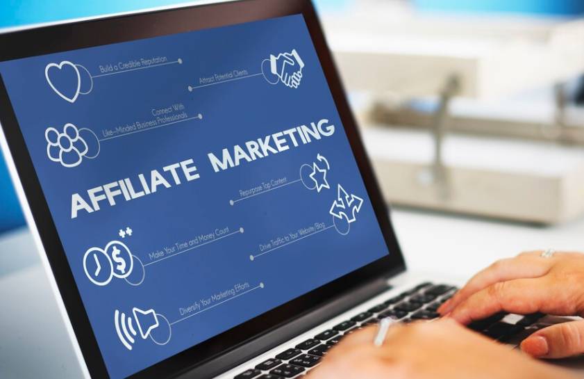 ilustrasi affiliate marketing (freepik.com/rawpixel.com)