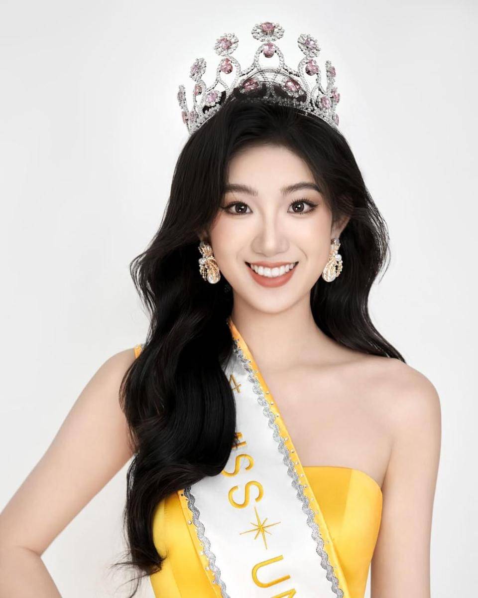 Potret Miss Universe China 2025, Xuhe Hou (instagram.com/xuhe_hou)