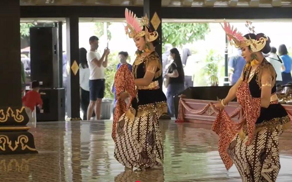 Tari Golek Ayun-ayun Gaya Yogyakarta, Perempuan Mencari Jati Diri
