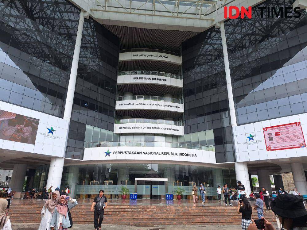 Suasana Perpustakaan Nasional, Jakarta Pusat setelah adanya pembatalan pembatasan waktu operasional yang disebut imbas dari efisiensi pada Sabtu (8/2/2025) (IDN Times/Lia Hutasoit)