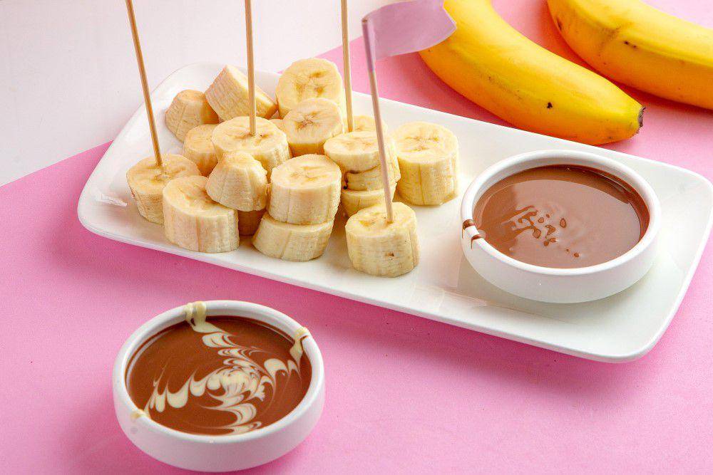 ilustrasi pisang beku cokelat (freepik.com/kamranaydinov)