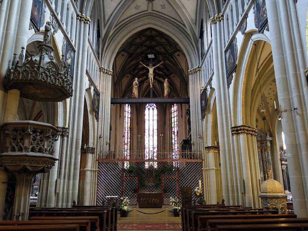 potret interior Katedral St. Nicholas, Fribourg (commons.wikimedia.org/Norbert Aepli)