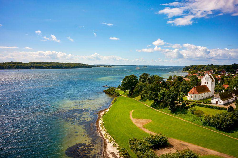 Pantai Svendborg, Denmark yang menghadap ke Laut Baltik. (cycling-holiday.com)