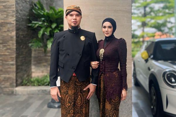 7 Potret Mulan Jameela Hadiri Tingalan Jumenengan Mangkunegoro X