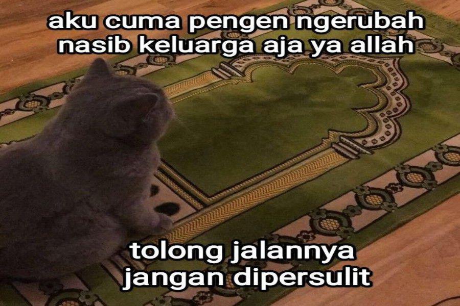 7 Meme Berdoa Pas Hidup Hampir Nyerah, Pasrah Banget Ya?