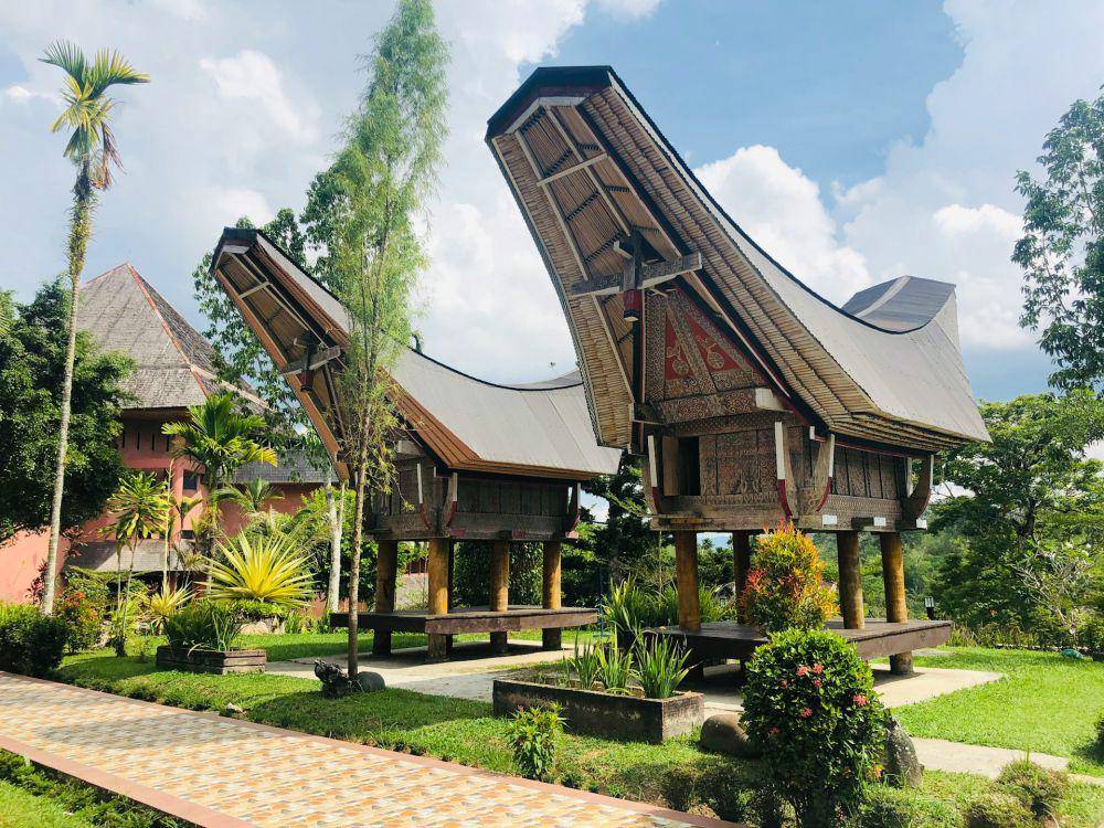 rumah adat Toraja (unsplash.com/Heru Haryanto)